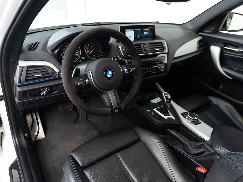 BMW Řada 1 M140i xDrive - fotka 11 z 23