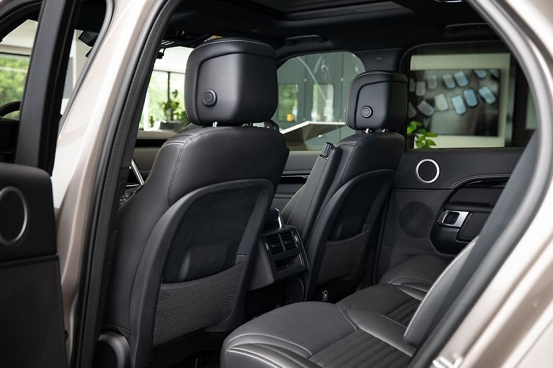 Land Rover Discovery D300 SE Approved/7 míst/ - fotka 10 z 27