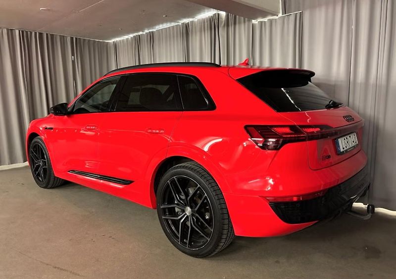 Audi Q8 e-tron 55 Q 360k Matrix Panorama Taž. - fotka 4 z 23