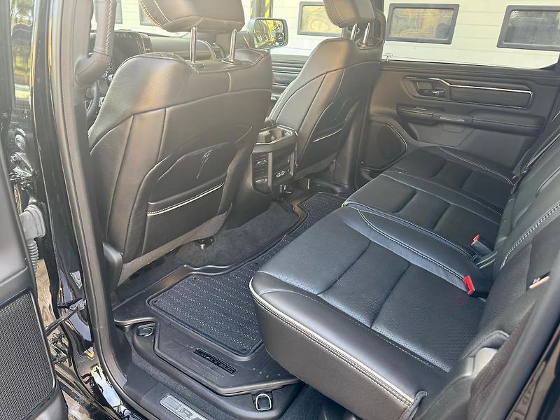 RAM 1500 (2024) 5,7l hemi LIMITED - fotka 7 z 9