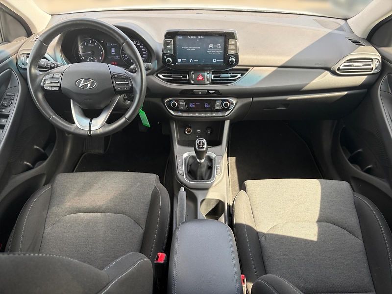 Hyundai i30 (2023) SMART 1.5T-GDI 118kW 1.CZ DPH - fotka 9 z 11