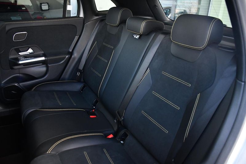 Mercedes-Benz GLA 45S AMG 4MATIC+PANO - fotka 21 z 53