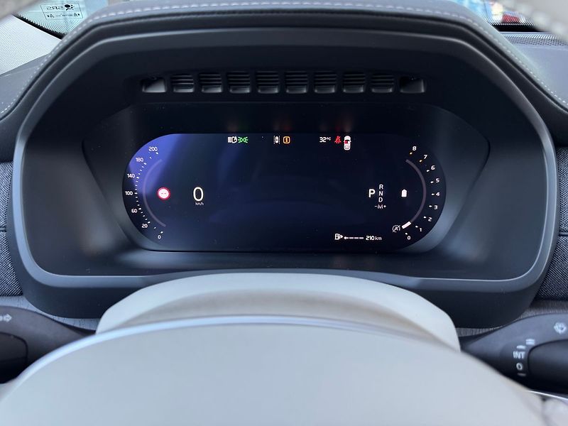 Volvo XC90 (2026) PLUS B5, kamery 360°, ventilac - fotka 16 z 23