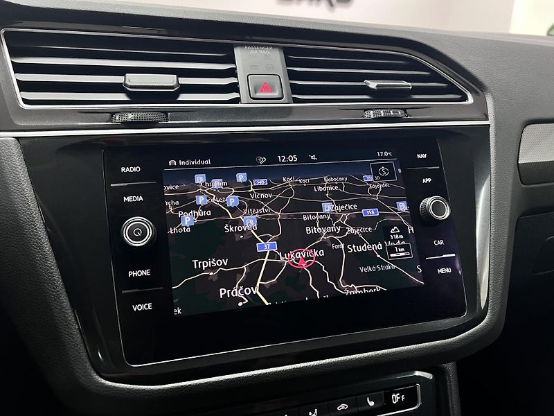 Volkswagen Tiguan IQ.DRIVE, 2.0 TSI 140 kW, 4x4 - fotka 27 z 44