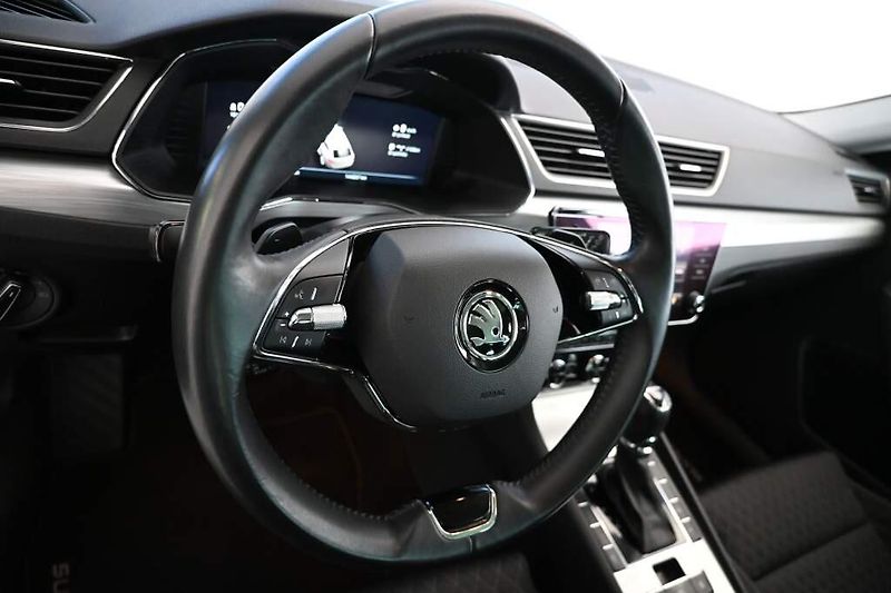 Škoda Superb (2022) 2.0 LED DSG ACC Virtual Kamera - fotka 13 z 34