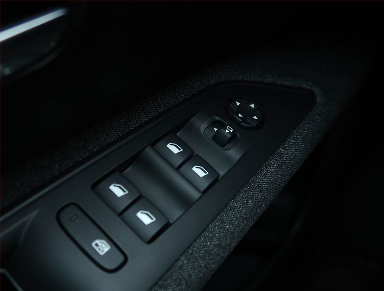 Peugeot 5008 (2022) PureTech 130 - fotka 18 z 25