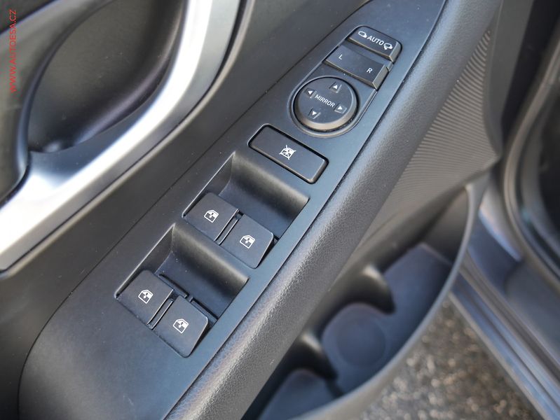 Hyundai i30 (2020) 1.5 DPi, 2.maj,ČR, AC, park - fotka 11 z 21