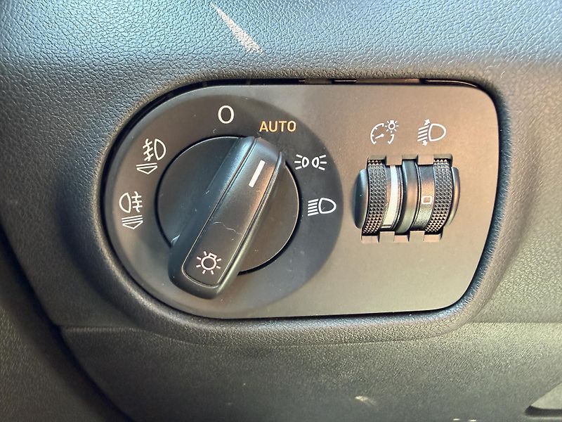 Audi A1 1.2 TFSI AC VÝHŘEVY SERVISKA - fotka 15 z 31