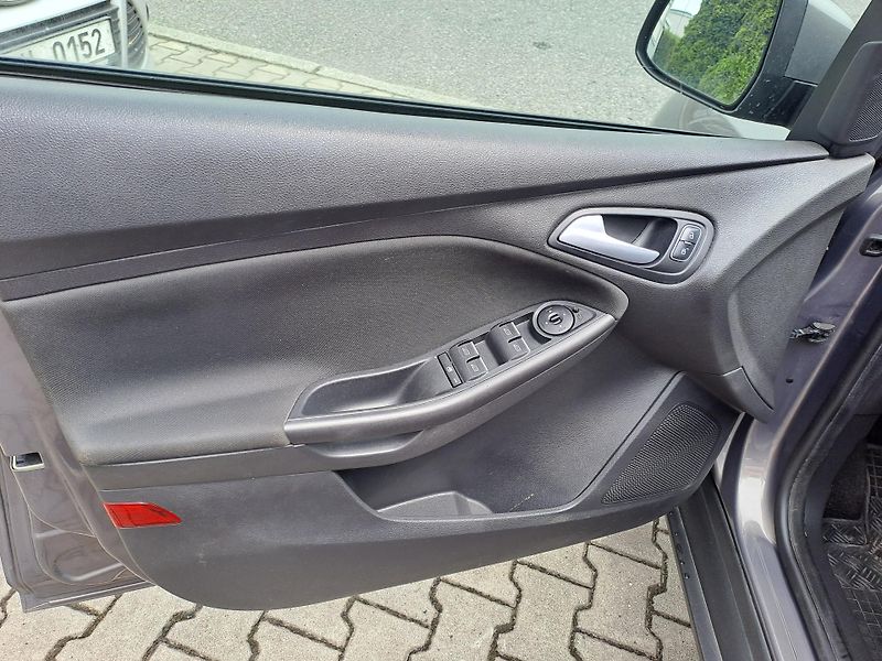 Ford Focus (2015) 1,0 EB 92kW TREND NOVÉ ROZVODY - fotka 10 z 25