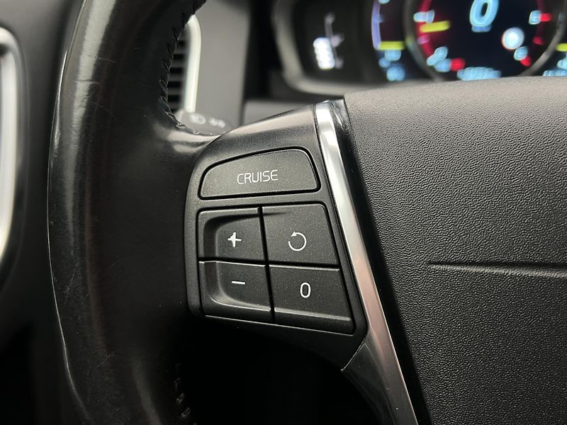 Volvo XC60 D5 AWD SUMMUM AUT CZ - fotka 21 z 38