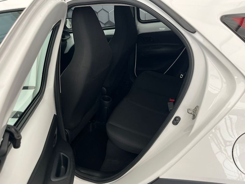 Toyota Aygo X 1.0 VVT-i 53 kW ZAMLUVENO - fotka 38 z 50
