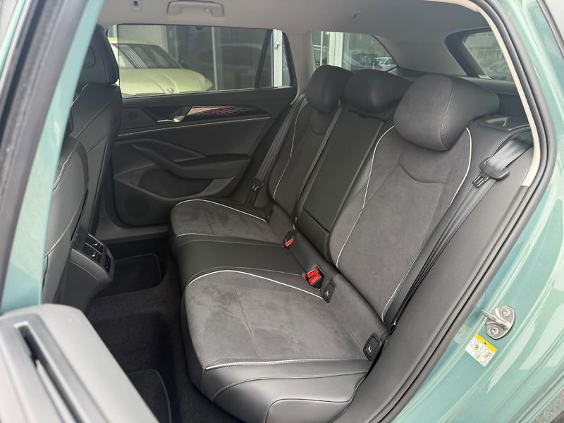 Volkswagen Passat Elegance 2.0 TDI 110 kW DSG Va - fotka 21 z 25