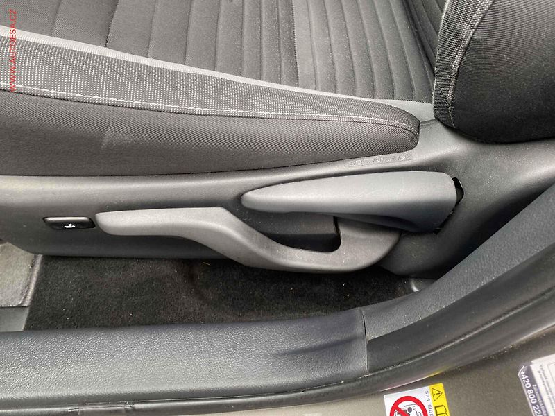 Toyota Auris (2019) 1.6i, ČR, servis.kniha - fotka 14 z 18