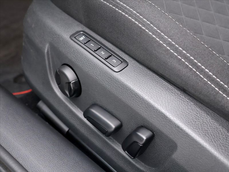 Škoda Superb 2.0 TDI 110kW Style Bi-Xenon - fotka 17 z 38