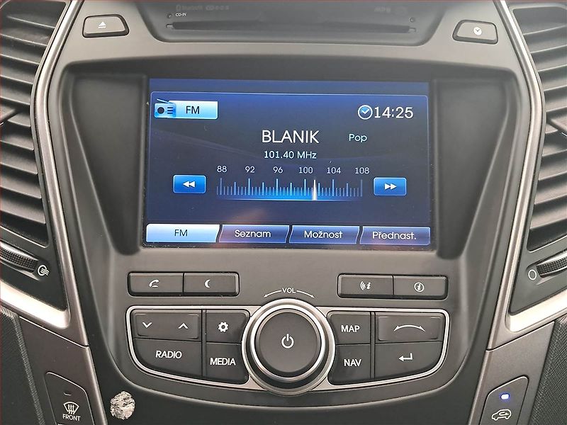 Hyundai Santa Fe (2015) 2.2 CRDi, 4X4, Automat - fotka 13 z 18