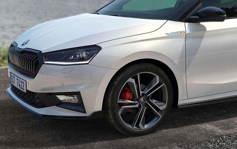 Fabia 130 se vizuálně odlišuje jen spojlery.