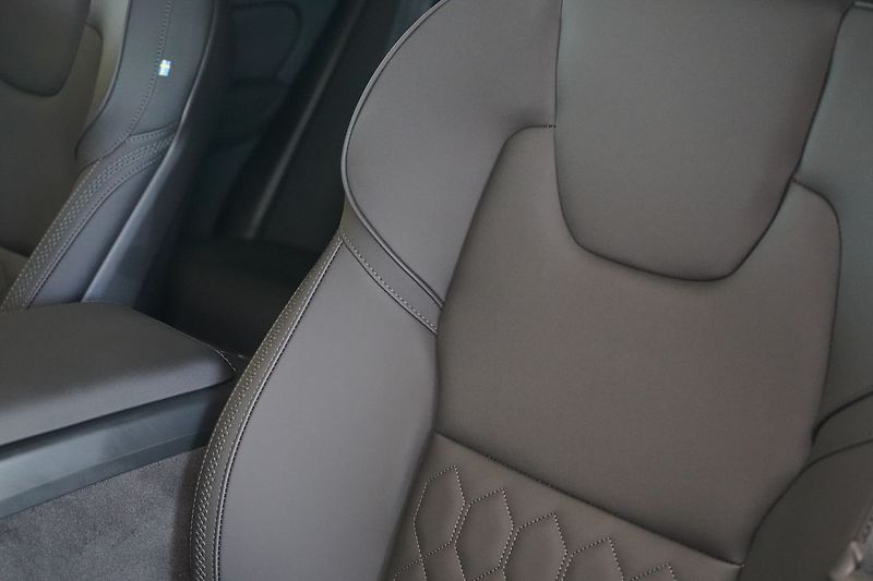 Volvo XC60 B5 AWD PLUS Dark LCI, H/K, LED - fotka 21 z 48