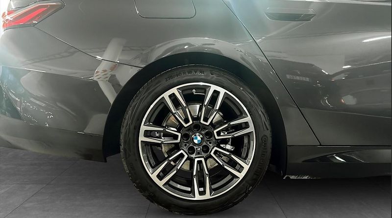 BMW Řada 5 530e AWD Touring MSport h/k - fotka 6 z 12