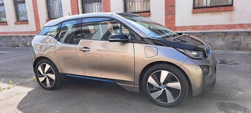 BMW i3 (2015) REX*LED*VÝBAVA*STAV*VÝHŘEV - fotka 13 z 42