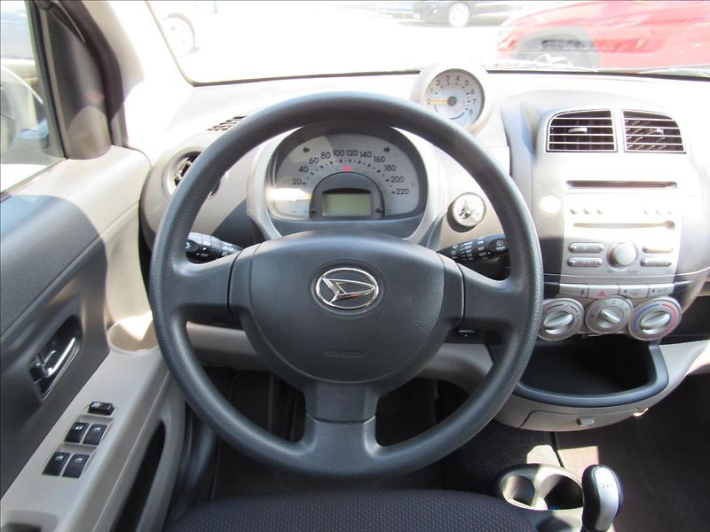 Daihatsu Sirion 1,3 i 64kW - fotka 12 z 29