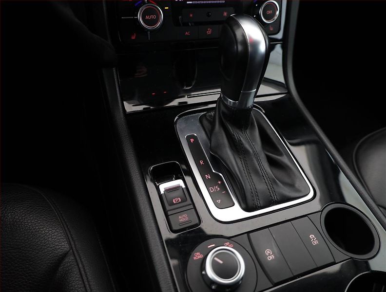 Volkswagen Touareg (2013) 3.0 TDI, 4X4, Automat - fotka 15 z 21