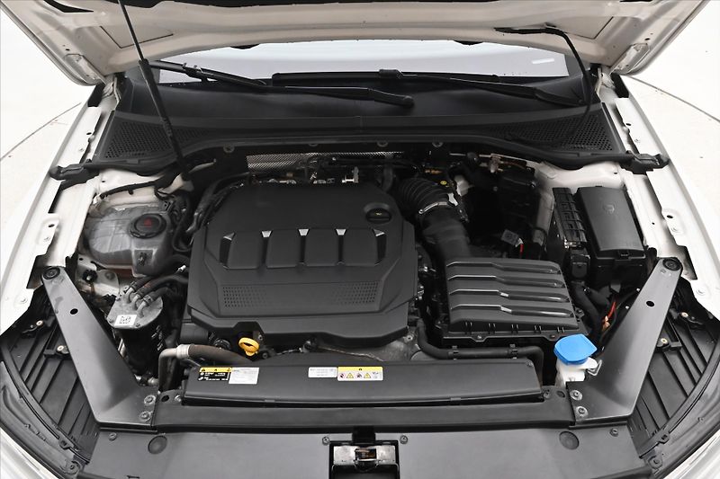 Volkswagen Passat 2,0 TDI 110 kW DSG Business Zá - fotka 9 z 31