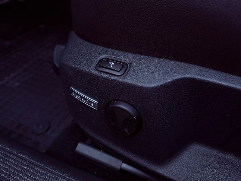 Volkswagen Golf 1.6 TDi DSG Highline, Navi - fotka 14 z 28