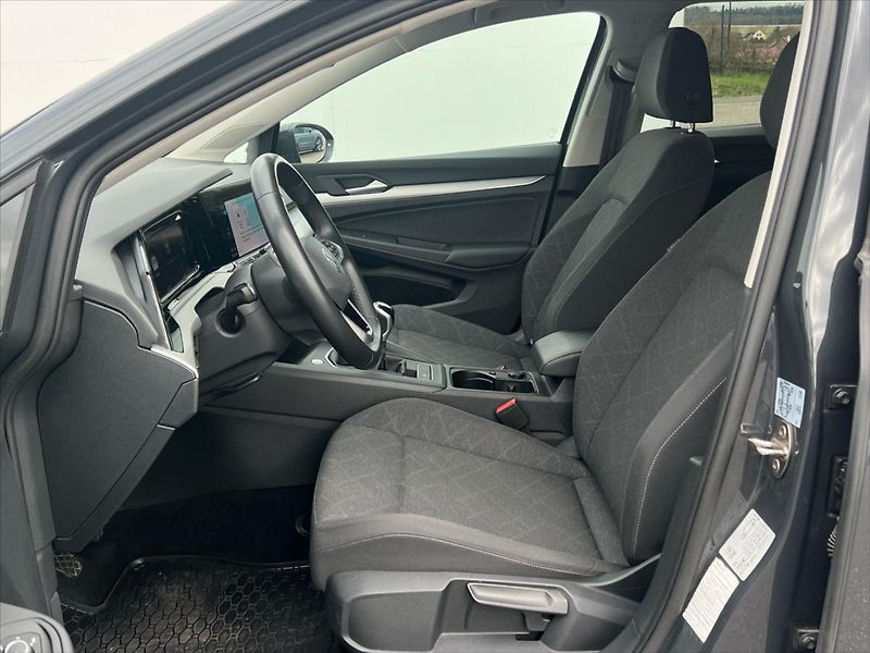 Volkswagen Golf 1,5 TSi 96 kW LIFE  REZERVACE - fotka 11 z 24
