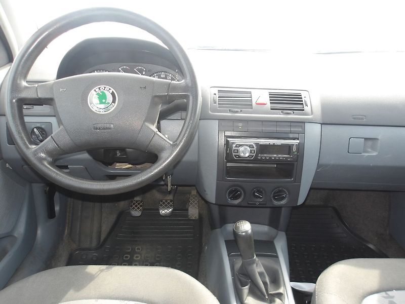 Škoda Fabia 1,2i 2xKOLA Nové v ČR!STK03/28 - fotka 17 z 30