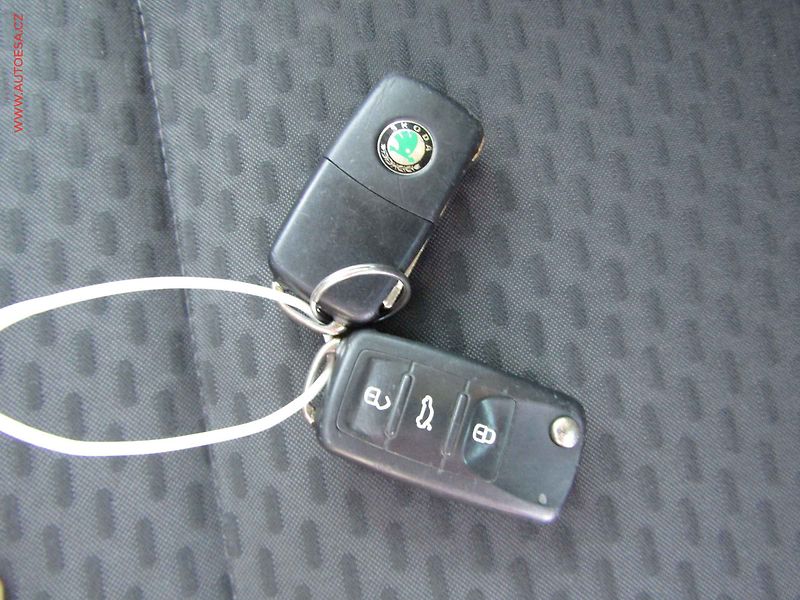 Škoda Roomster (2012) 1.2 TSi, AC, výhřev sed - fotka 16 z 16