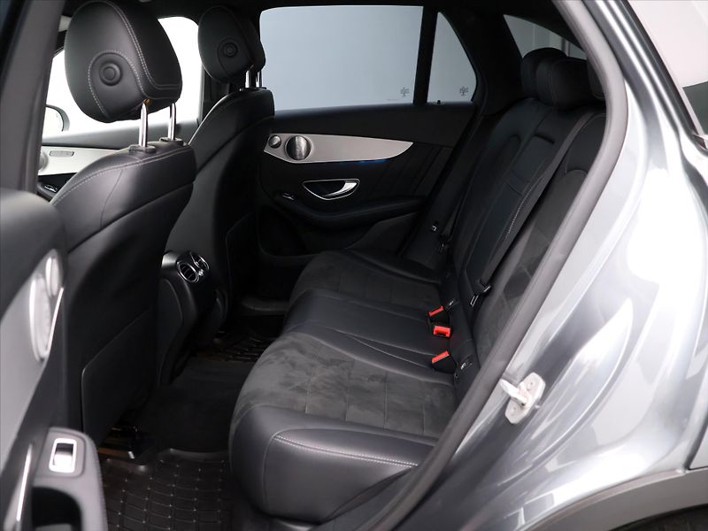 Mercedes-Benz GLC 2,0 250 4MATIC AMG LINE - fotka 14 z 27