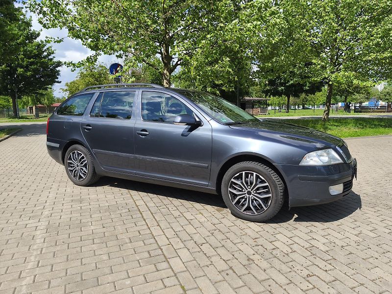 Škoda Octavia 2.0 FSI kombi Elegance LPG - fotka 13 z 29