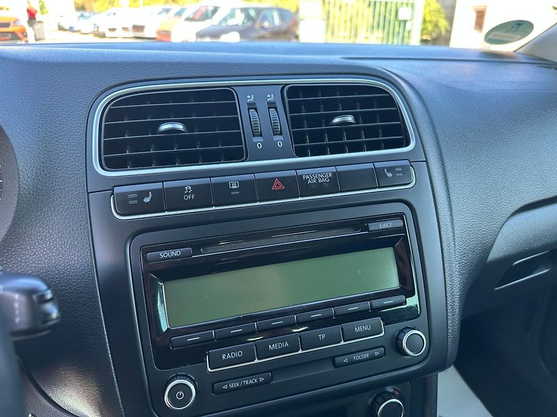 Volkswagen Polo (2012) 1,4 16v Style - fotka 19 z 28