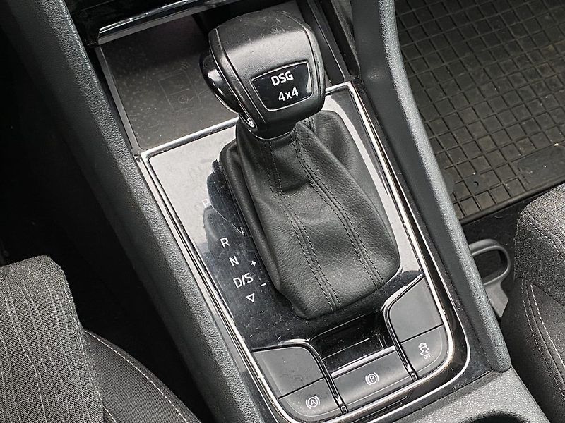 Škoda Karoq 2.0TDi, 2x kola, DSG, 4x4 - fotka 16 z 18