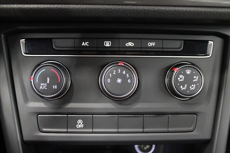 Volkswagen Touran 1,2 TSI 1.majitel - fotka 20 z 31