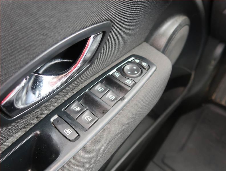 Renault Fluence (2015) 1.6 16V, LPG, Tempomat - fotka 16 z 19