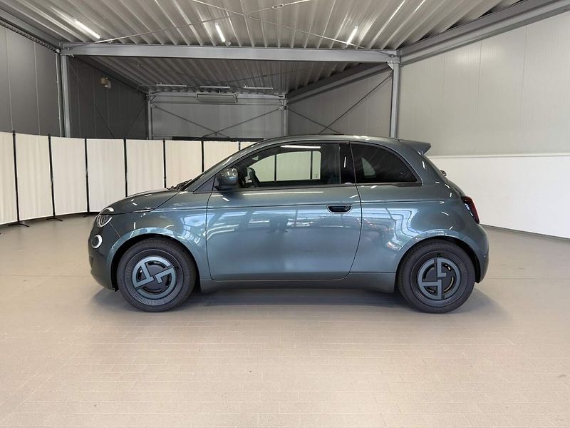 Fiat 500e (2025) Giorgio Armani Hatchback 42 kW - fotka 2 z 29