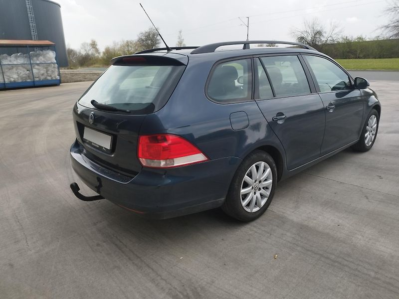 Volkswagen Golf (2010) V,1.6i,volat-608 081 843 - fotka 4 z 14