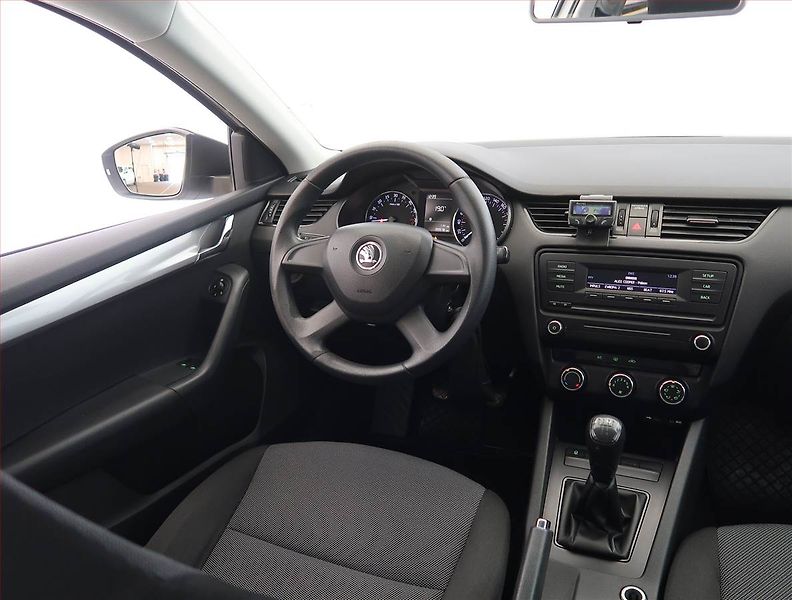 Škoda Octavia (2013) 1.6 TDI, Serv.kniha - fotka 7 z 16