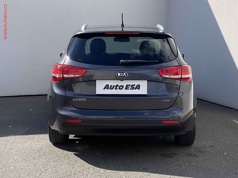 Kia Ceed (2016) 1.6CRDi, ČR, Klima - fotka 5 z 17