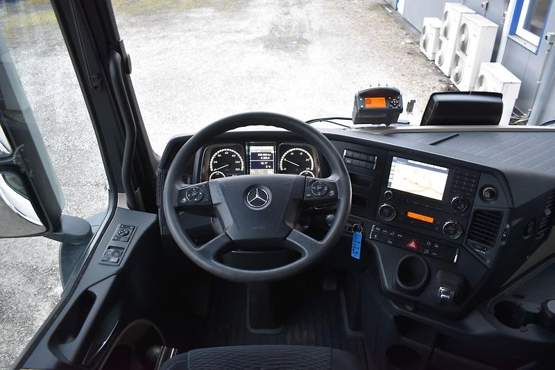 Mercedes-Benz Actros 2548 6x2 prachotěsná skříň - fotka 13 z 18