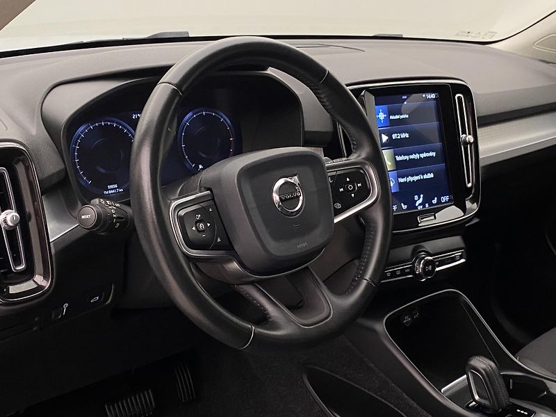 Volvo XC40 D3 MOMENTUM AUT  - fotka 18 z 45