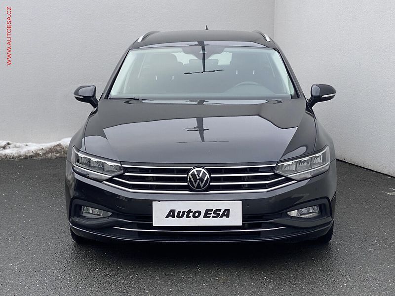 Volkswagen Passat (2022) 2.0 TDi, DSG, LED, navi - fotka 2 z 19