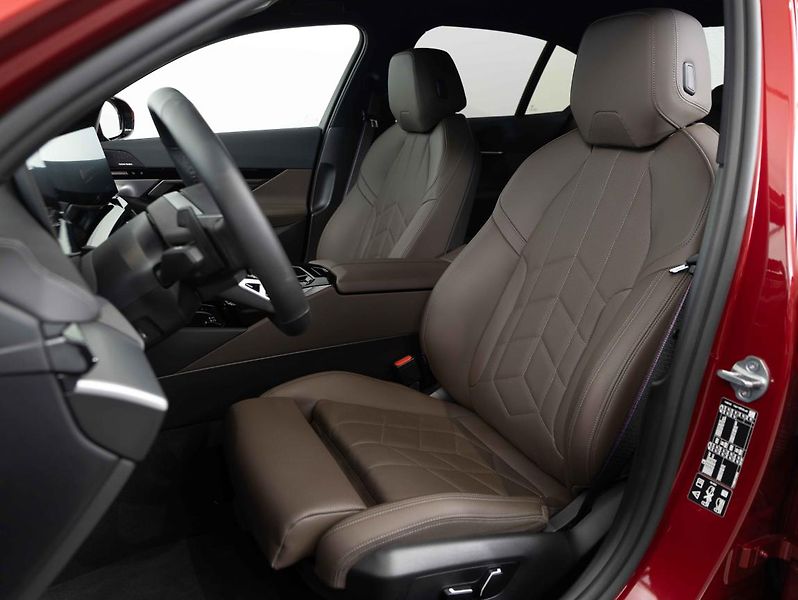 BMW Řada 5 520d xDrive - fotka 18 z 23