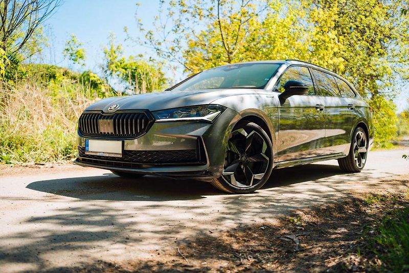 Škoda Superb (2025) 2.0 TDI, Sportline, HUD, Paměť - fotka 5 z 30