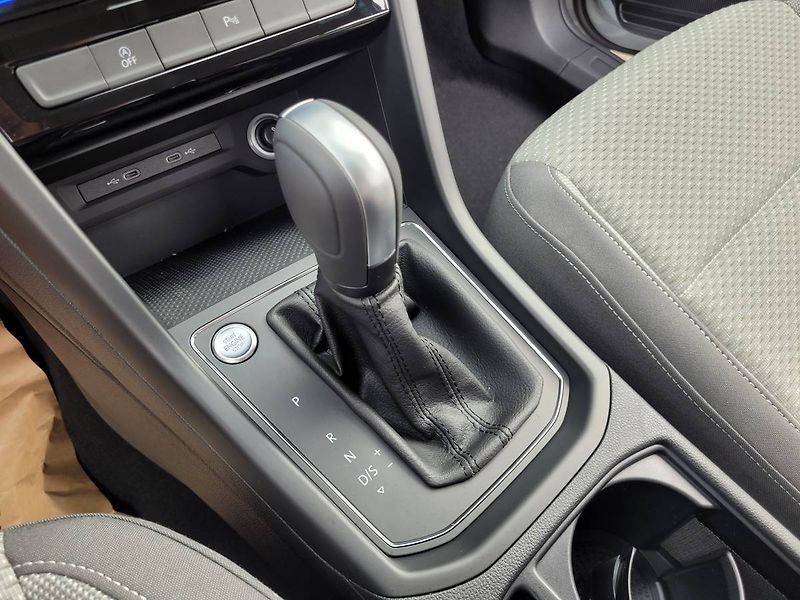 Volkswagen Touran 1.5 TSI DSG R-Line 7míst TAŽNÉ - fotka 33 z 50