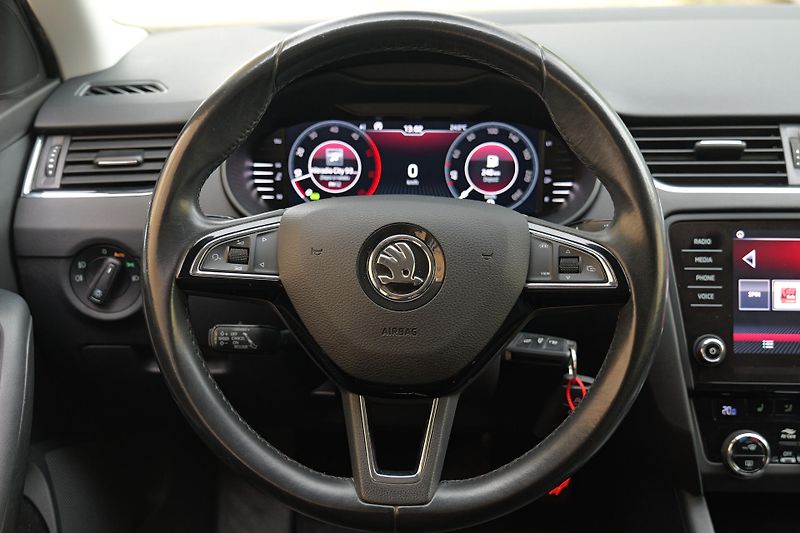 Škoda Octavia 2.0 TDI DSG Kamera Style+ - fotka 17 z 35