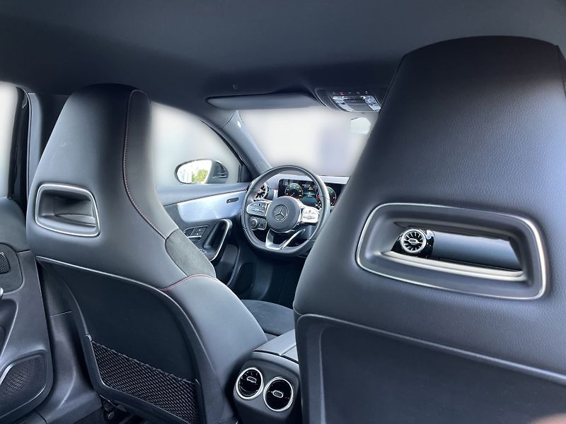 Mercedes-Benz Třídy A 200 d AMG - fotka 17 z 18