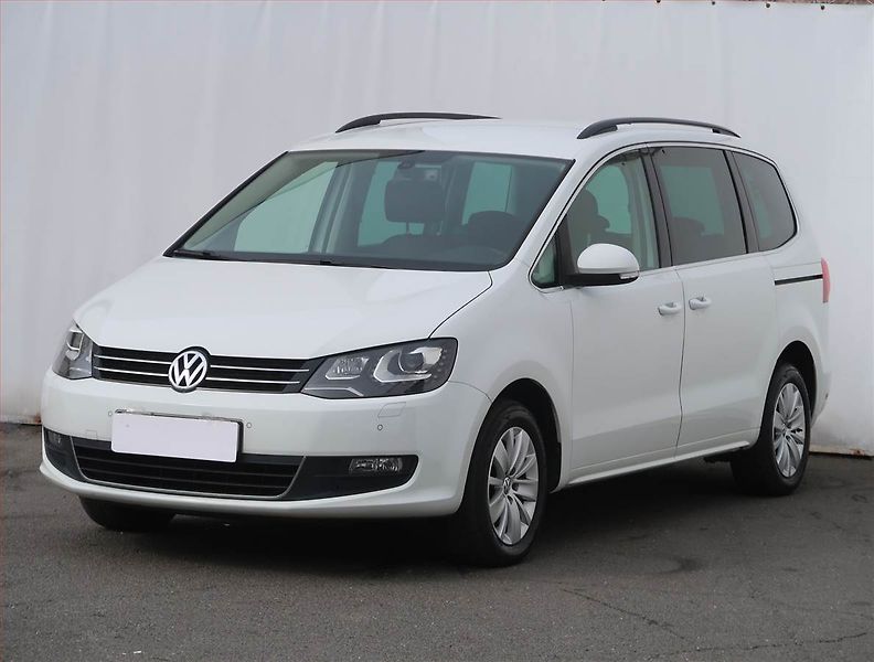 Volkswagen Sharan (2015) 2.0 TDI, 7 míst, Navi - fotka 2 z 28