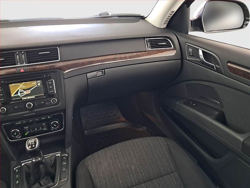 Škoda Superb (2013) Elegance 2.0 TDI, 4X4, Navi - fotka 8 z 17